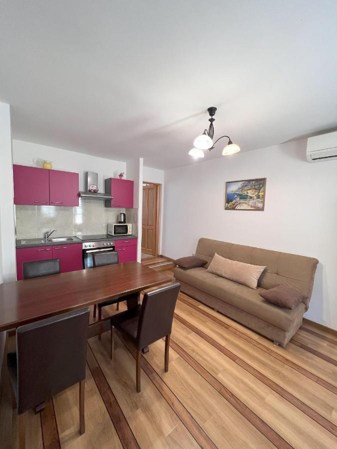 Apartmani Palme Funtana Exteriör bild