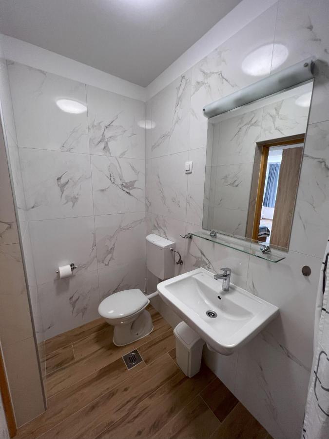 Apartmani Palme Funtana Exteriör bild