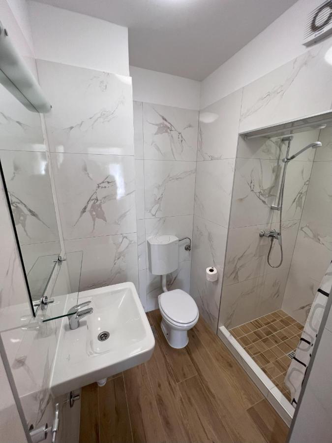 Apartmani Palme Funtana Exteriör bild