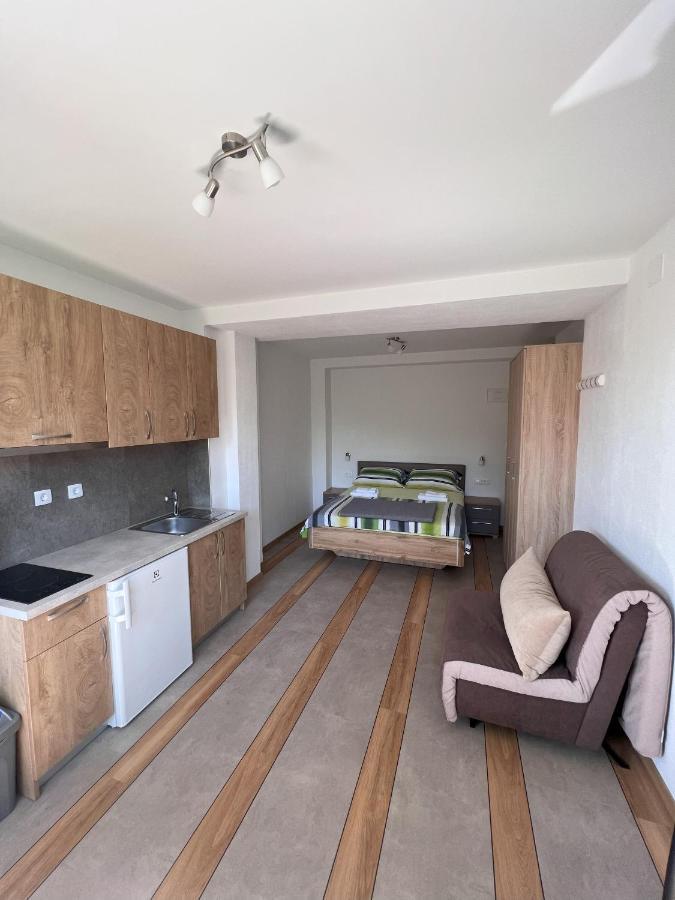 Apartmani Palme Funtana Exteriör bild