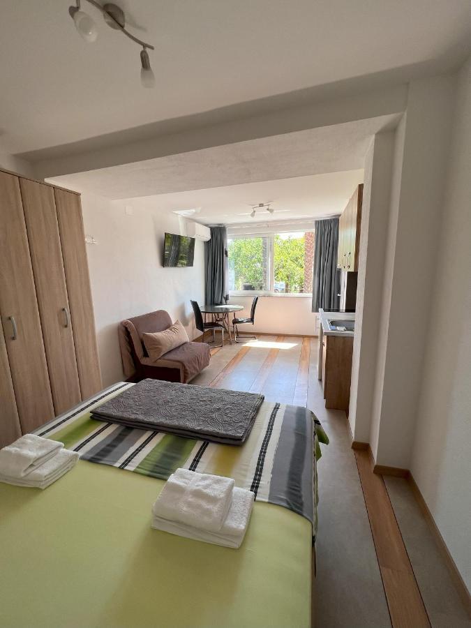 Apartmani Palme Funtana Exteriör bild