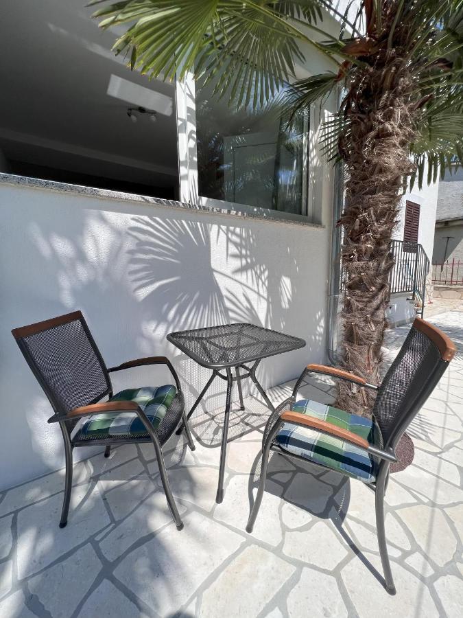 Apartmani Palme Funtana Exteriör bild