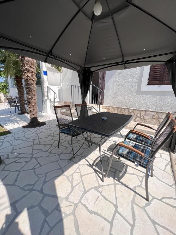 Apartmani Palme Funtana Exteriör bild