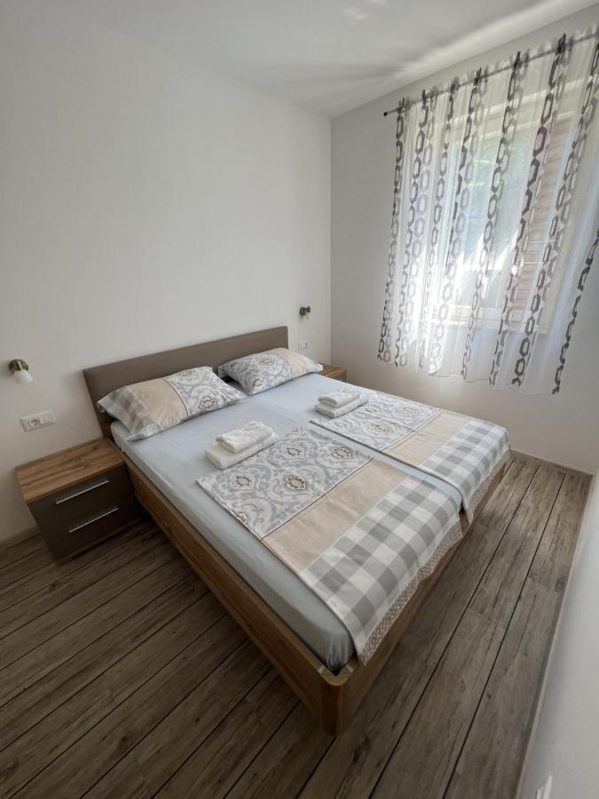 Apartmani Palme Funtana Exteriör bild