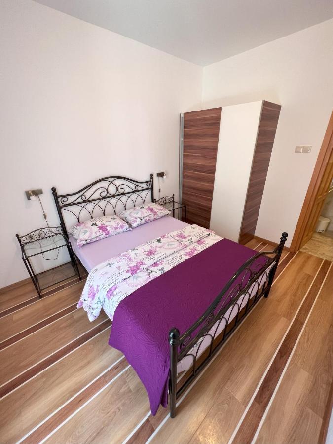 Apartmani Palme Funtana Exteriör bild