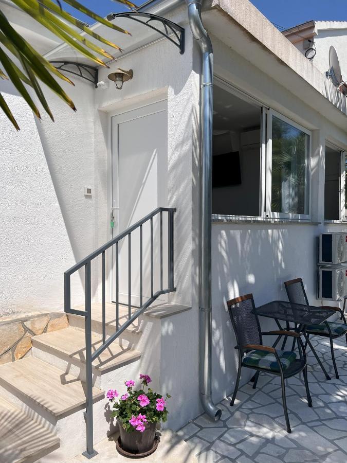 Apartmani Palme Funtana Exteriör bild
