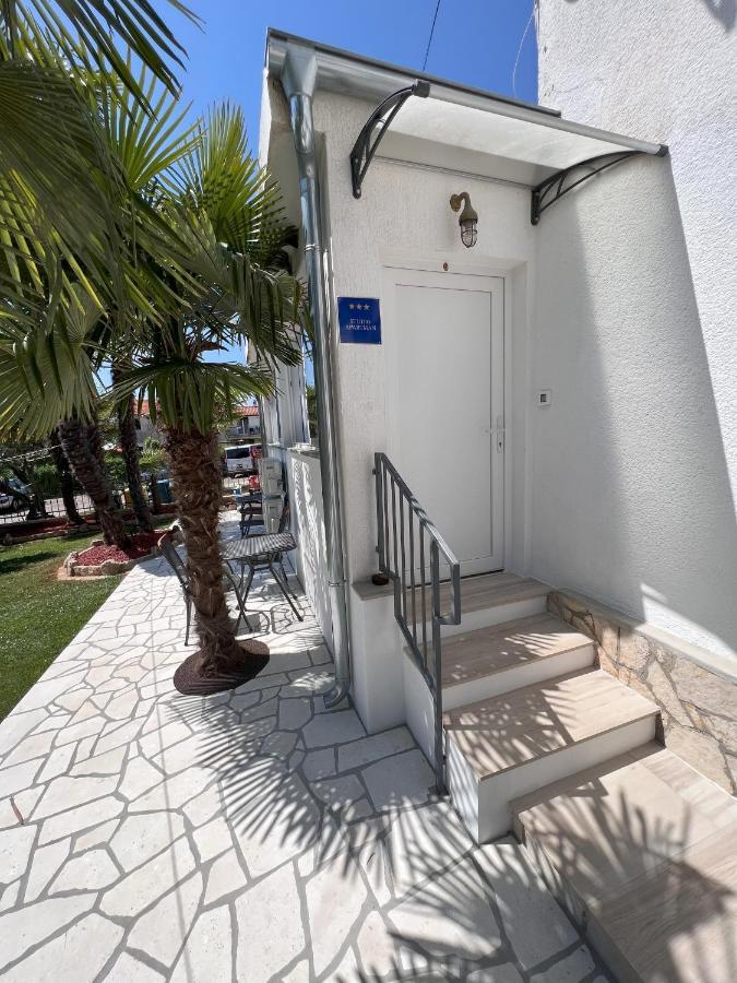 Apartmani Palme Funtana Exteriör bild
