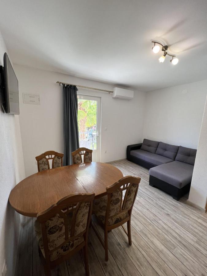 Apartmani Palme Funtana Exteriör bild
