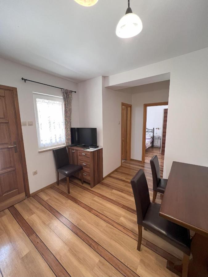 Apartmani Palme Funtana Exteriör bild