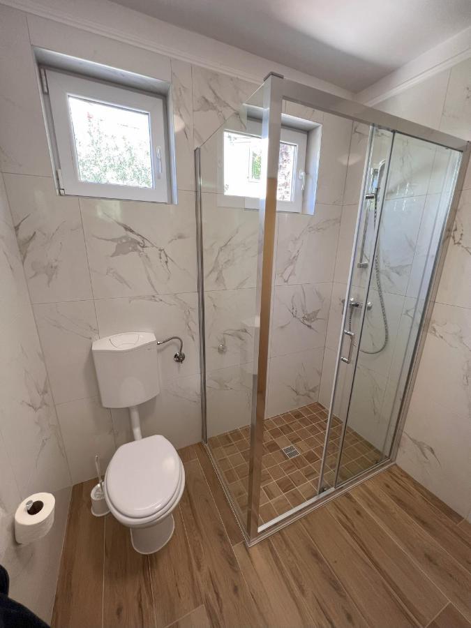 Apartmani Palme Funtana Exteriör bild